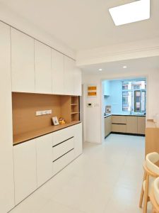 大亚湾全屋定制用材决策：临海户型怎么选板材五金，抗盐雾耐老化