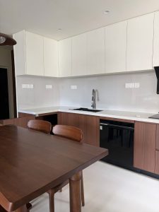 横岗全屋定制哪家好，横厅一体化柜体落地到惠阳工厂对比工艺